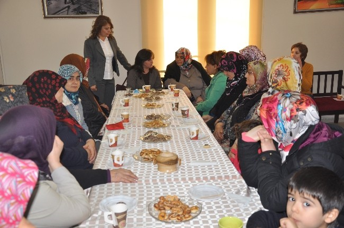 Mahalleli Bayanlar Kaynaşma Çayı Düzenledi