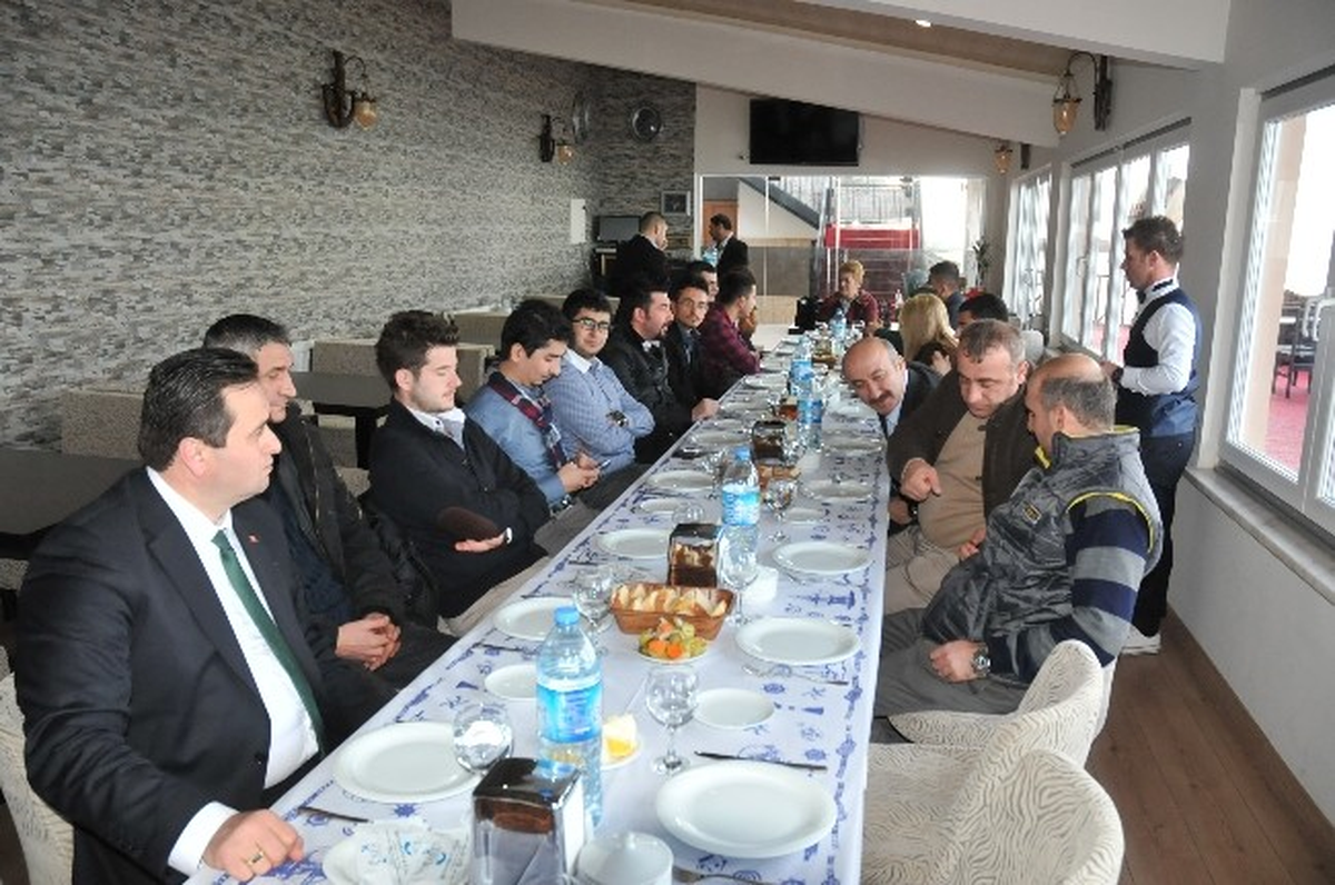 MHP Akçakoca Belediye Başkan Adayı Yanmaz, Gençlerle Bir Araya Geldi