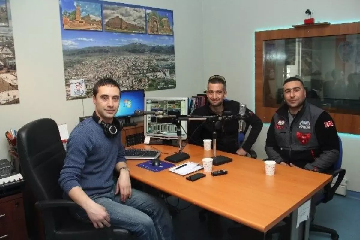 Milli Kayakçılar Polis Radyosu'na Konuk Oldu