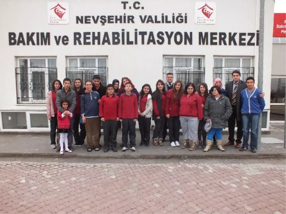 Öğrencilerden Rehabilitasyon Merkezine Ziyaret