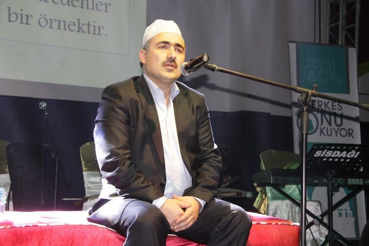 Peygamber Sevdası Salona Sığmadı