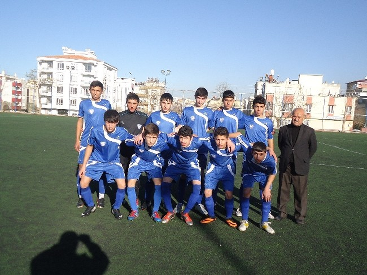 Şahinbey U 17 Gençler, Üçoklar Demir Spor\'u 12-0 Devirdi