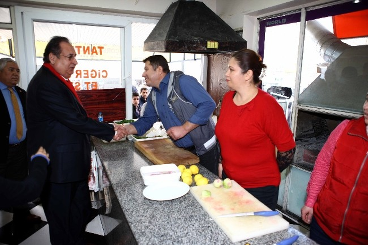 Silifke Esnafından Başkan Özcan\'a Sevgi Seli