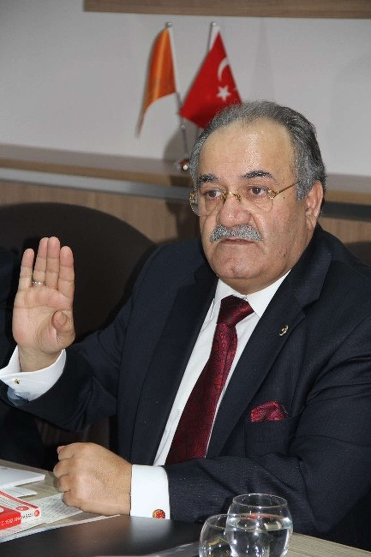 Uslu\'dan Gündeme İlişkin Açıklama