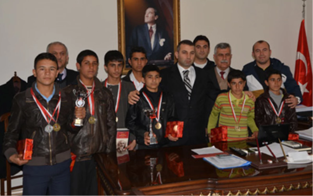 Viranşehir\'in Altın Madalyalı Çocukları