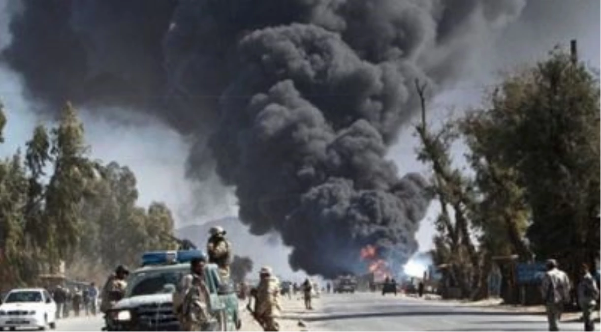 Afganistan\'da Bombalı Saldırı: 3 Ölü