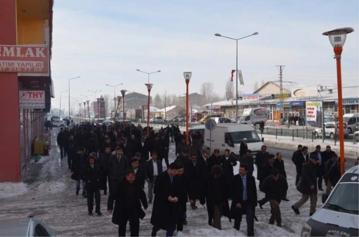 AK Parti Çaldıran Belediye Başkanı ve Belediye Başkan Adayı Yıldırım\'ın Esnaf Ziyareti Miting...