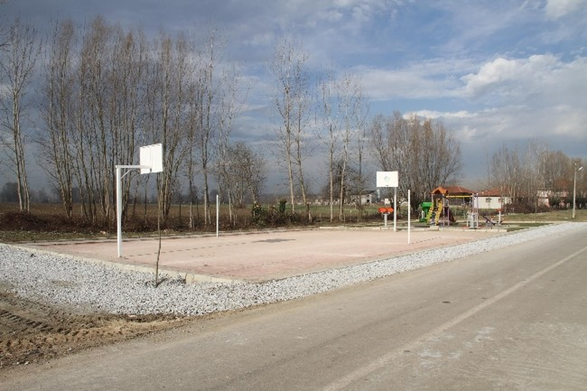 Akyazı Belediyesinden Köylere Örnek Spor Alanı ve Çocuk Parkı