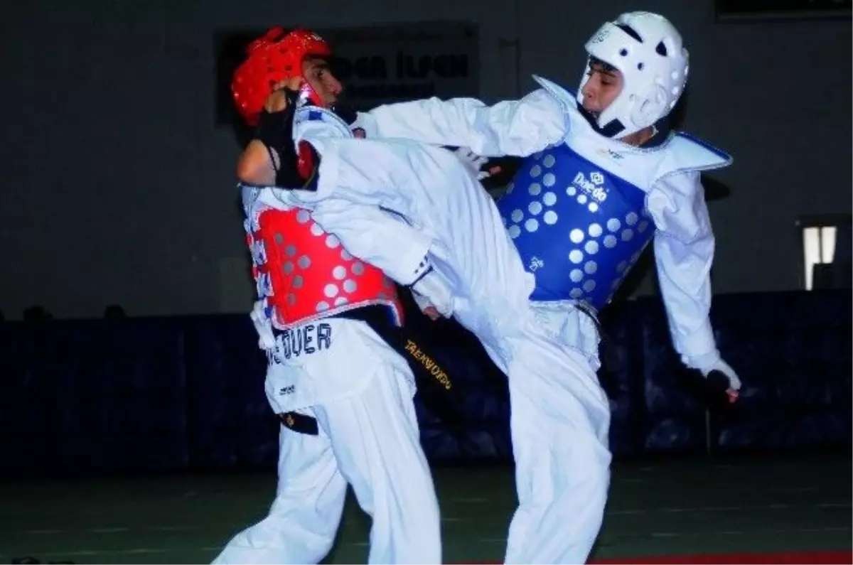 Antalya\'daki Türkiye Gençler Tekvando Şampiyonası