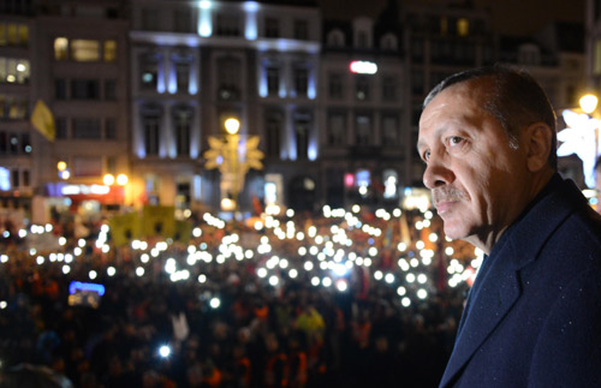 Başbakan'a Brüksel'de Hem Destek Hem Protesto