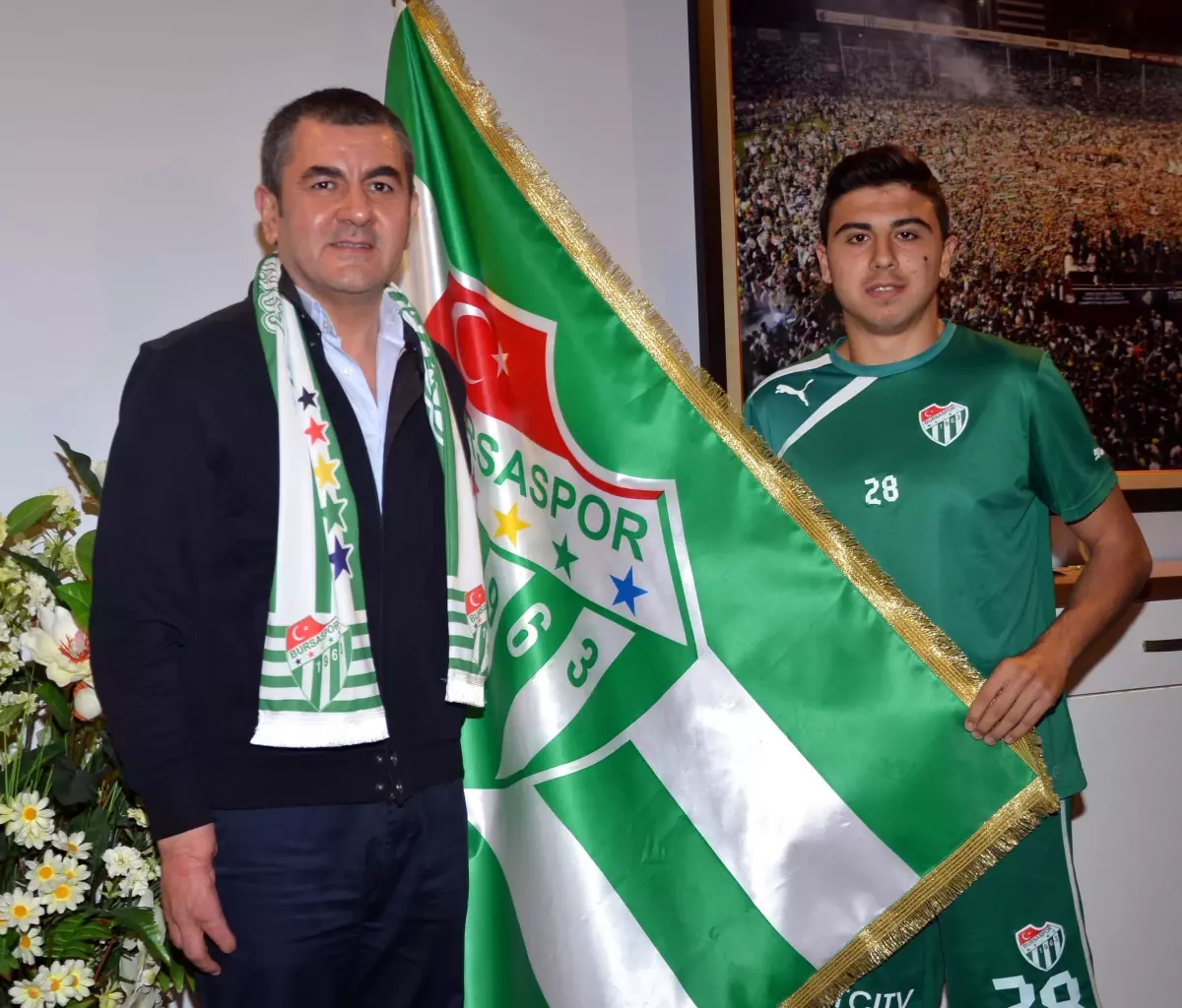 Bursaspor Ozan Tufan\'ın Sözleşmesini Uzattı