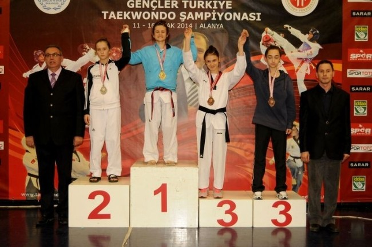 Duygu Özyahni Genç Bayanlar Türkiye Taekwondo Şampiyonu