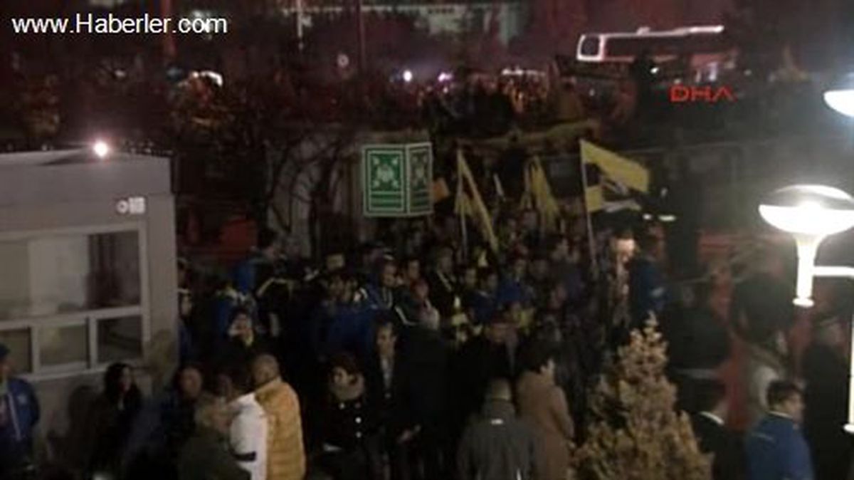 Fenerbahçe Yönetimi ve Futbolcular Havalimanına Geldi