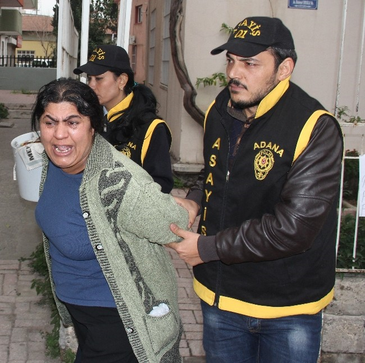 Adana\'da Gasba Yardımcı Olduğu İddiasıyla Yakalanınca Ağladı