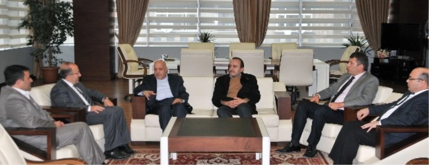 Hak-İş Konfederasyonu Genel Başkanı Arslan\'dan, Başkan Gümrükçüoğlu\'na Ziyaret