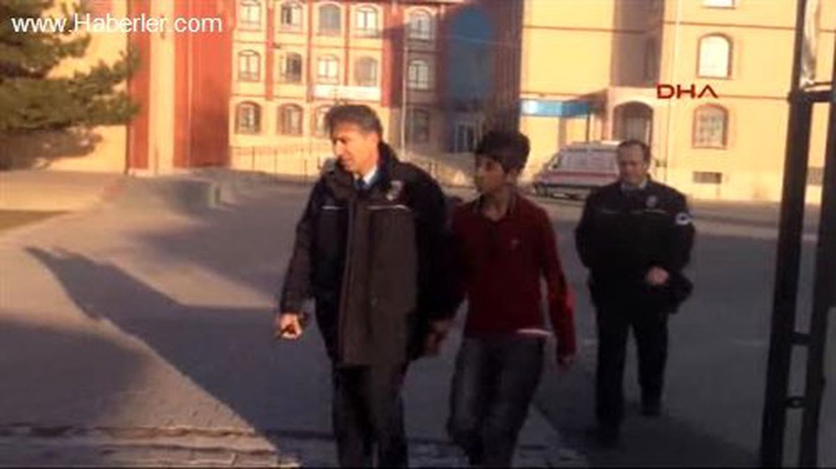 Liseli Bıçakla Şakalaştığı Okul Arkadaşını Yaraladı