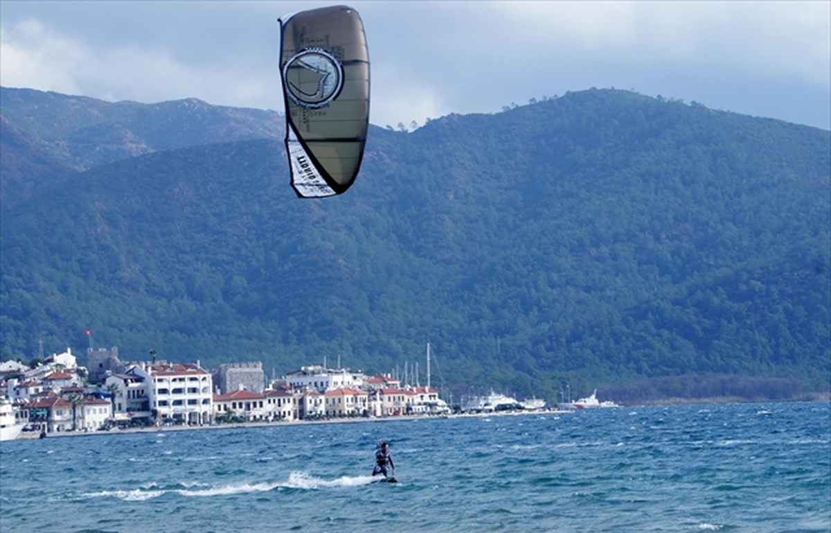 Marmaris Plajları Uçurtma Sörfüyle Şenlendi