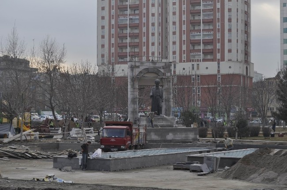 Mimarsinan Heykelinin Yeri Değiştirildi