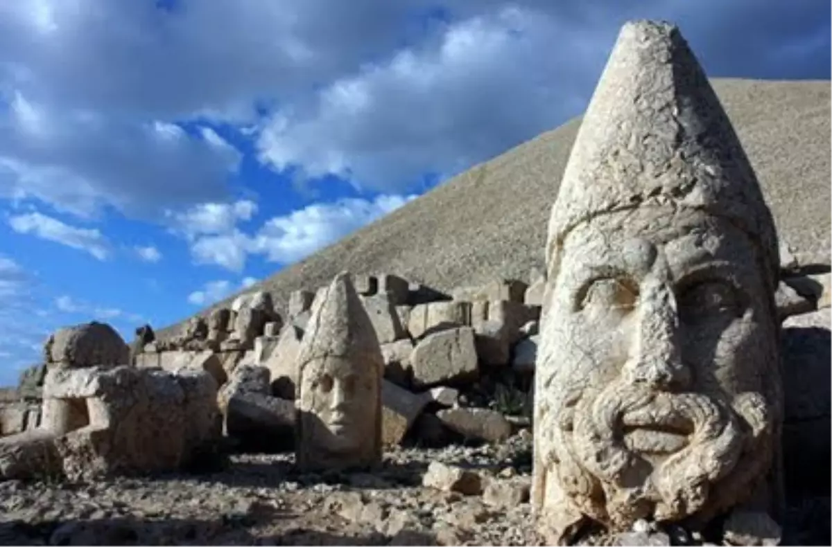 Nemrut\'taki Heykeller Soğuktan Korunuyor