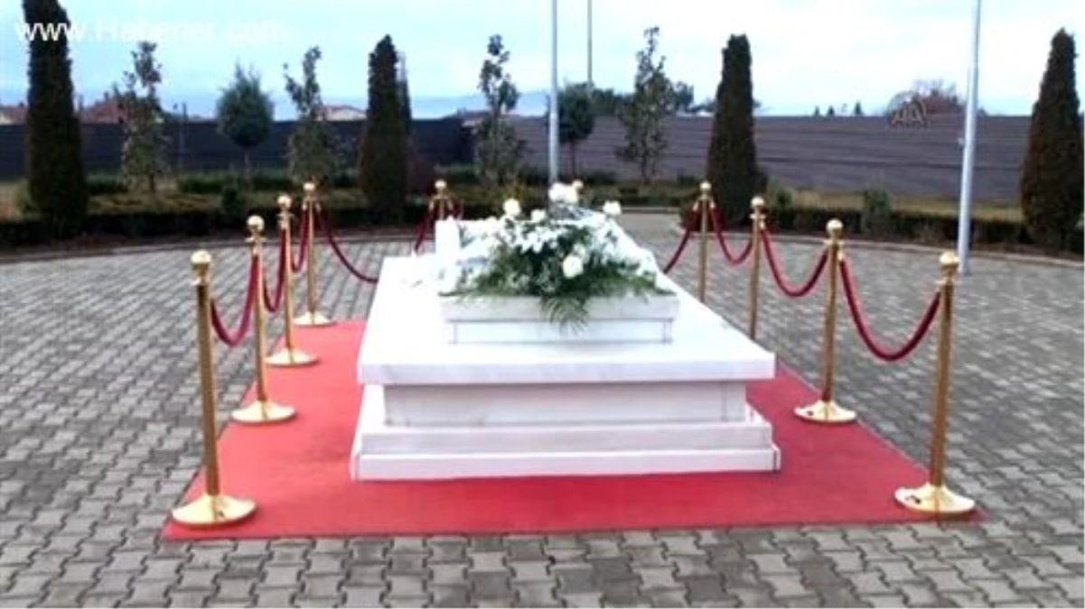 Rugova, Ölümünün 8\'inci Yıl Dönümünde Anıldı
