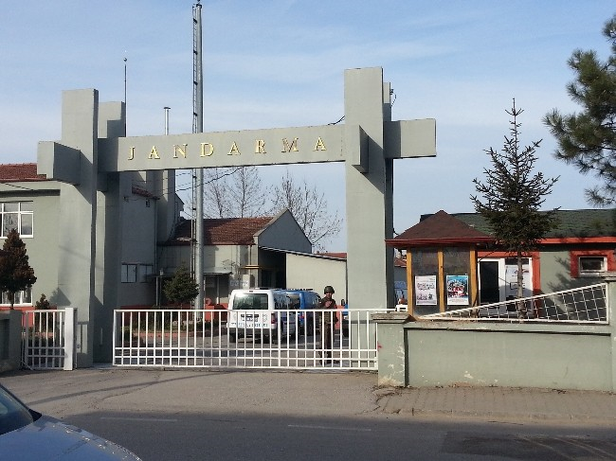 Silahlı Saldırıya Uğrayan Şahıs Jandarma Karakoluna Sığındı