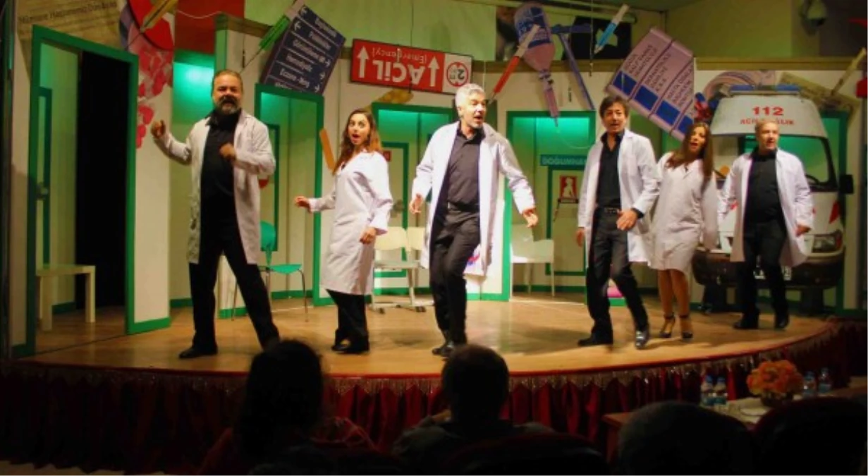 Süheyl ve Behzat Uygur Kartallı Tiyatro Severlerle Buluştu