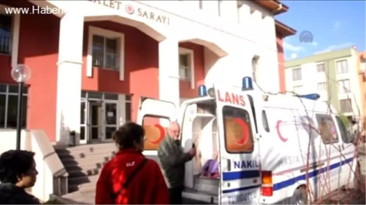 Adliyeye ambulansla geldi -