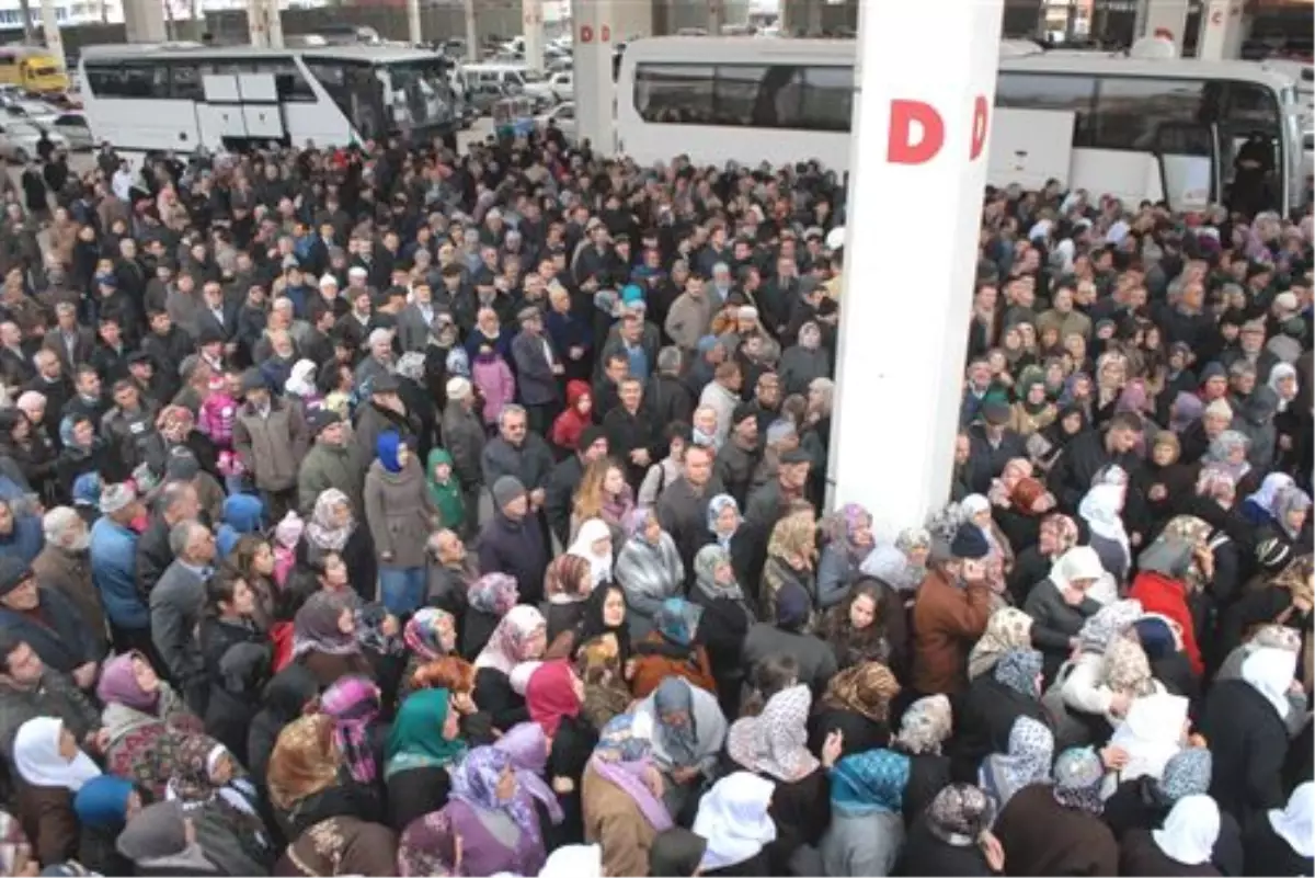 Afyon\'dan 210 Kişilik Umre Kafilesi Kutsal Topraklara Uğurlandı