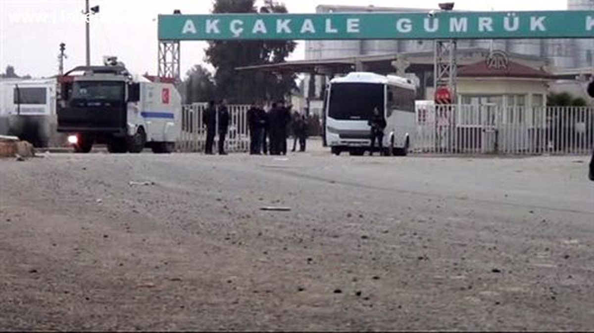 Akçakale Gümrük Kapısı\'ndaki Suriyeliler Uzaklaştırıldı