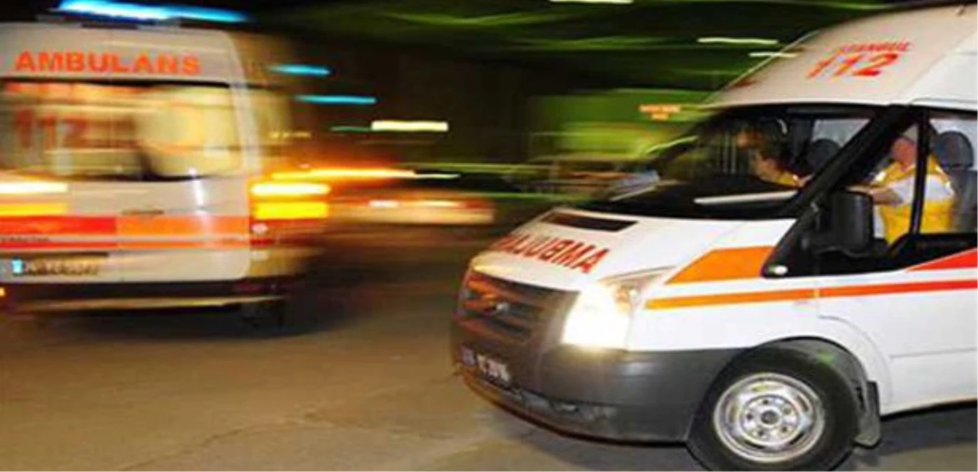 Aksaray\'da Otomobil ile Kamyon Çarpıştı: 4 Yaralı