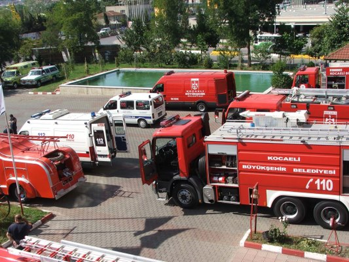 Büyükşehir İtfaiyesi Filosunu Modern Araçlarla Güçlendiriyor