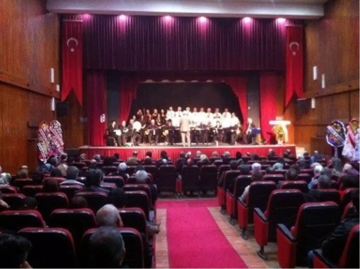 Eskişehir Emirdağlılar Vakfı Korosu Afyonkarahisar\'da Konser Verdi