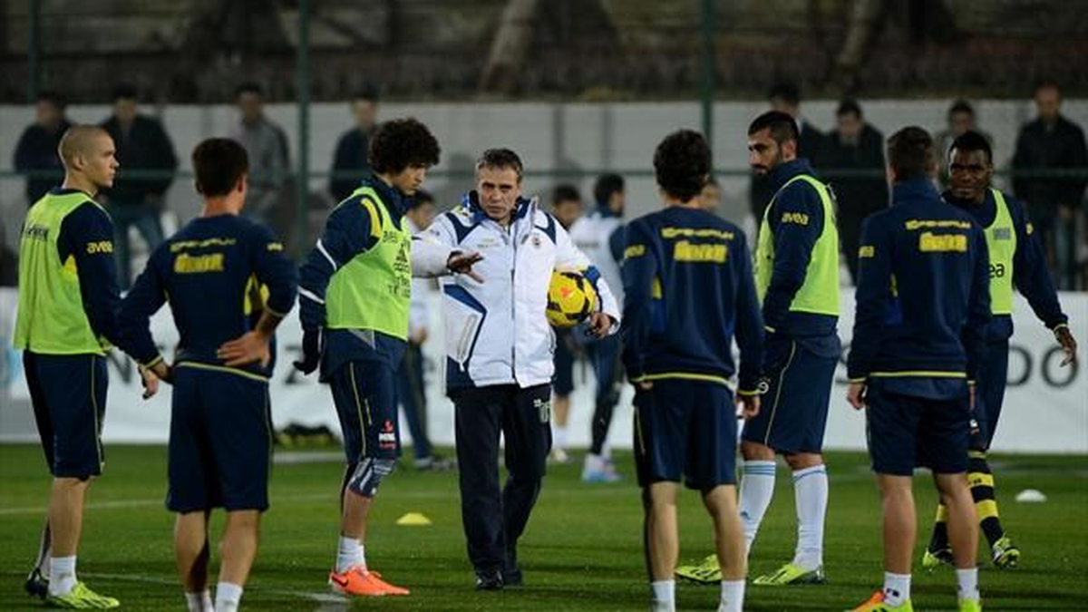 Fenerbahçe Günü Çift Antrenmanla Tamamladı