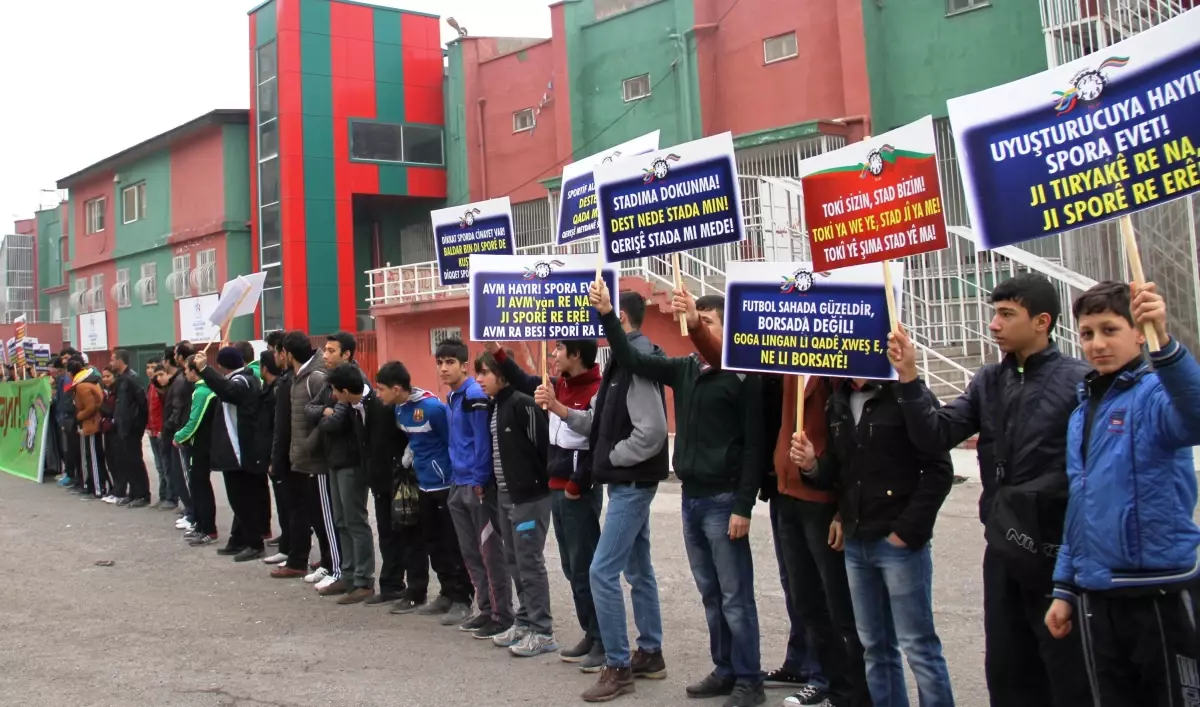 Diyarbakır\'da Stat Yerine AVM Yapılması Protesto Edildi