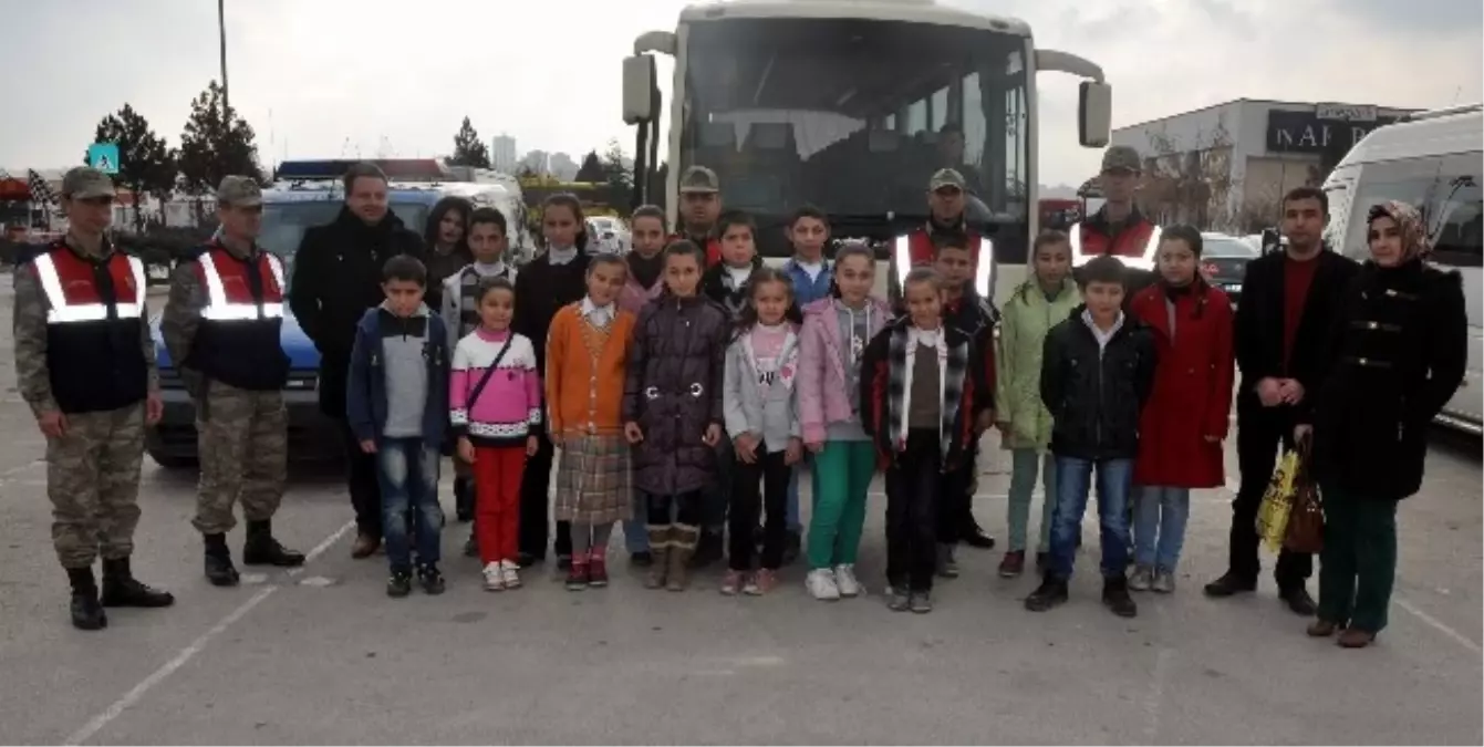 Jandarmadan Öğrencilere 15 Tatil Hediyesi