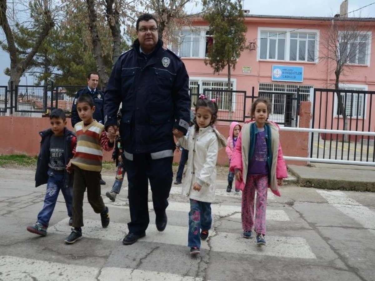 Minik Öğrenciler Trafiği Yaşayarak Öğreniyor