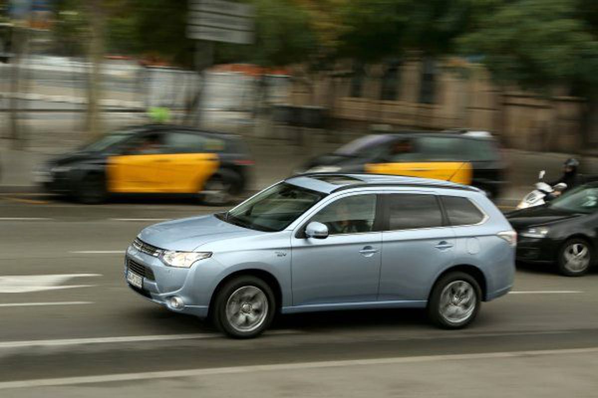 Mıtsubıshı Outlander Phev Avrupa\'da 8.197 Adet Sattı