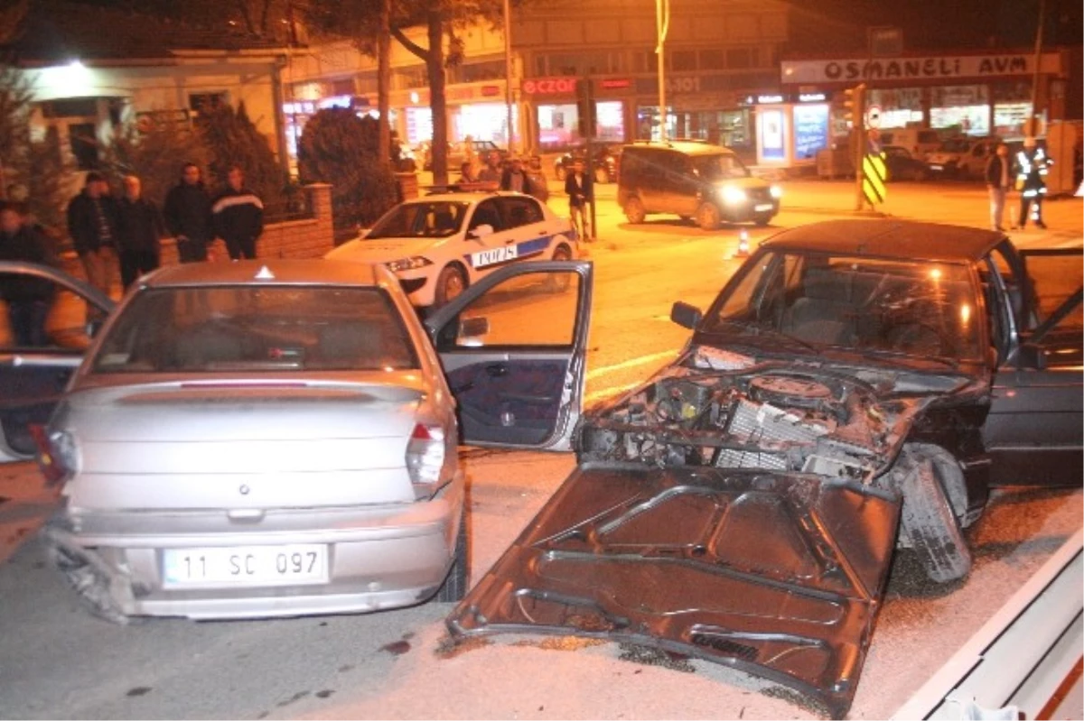 Osmaneli\'de Trafik Kazası, 4 Yaralı
