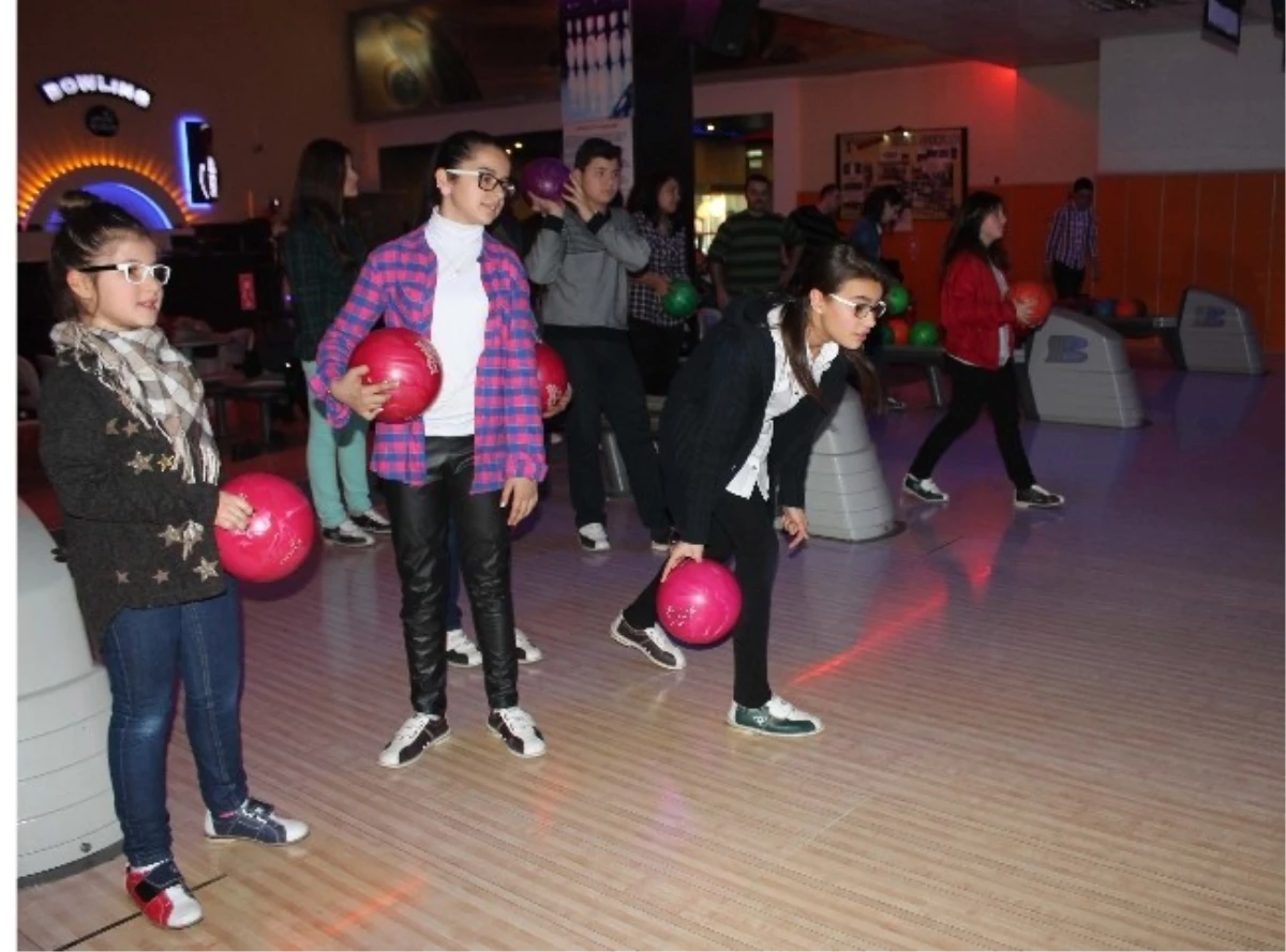 Osmangazili Gençler Bowlingle Stres Attı