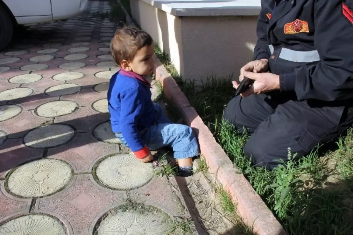 Özel Haber) Oynarken Ayağı Gider Borusuna Sıkışan Çocuğun İmdadına İtfaiye Yetişti