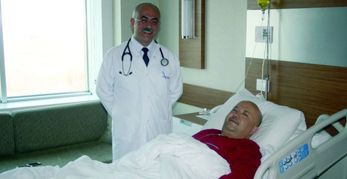Rahatsızlanan AK Parti\'li Adayı, CHP\'nin Adayı Tedavi Etti