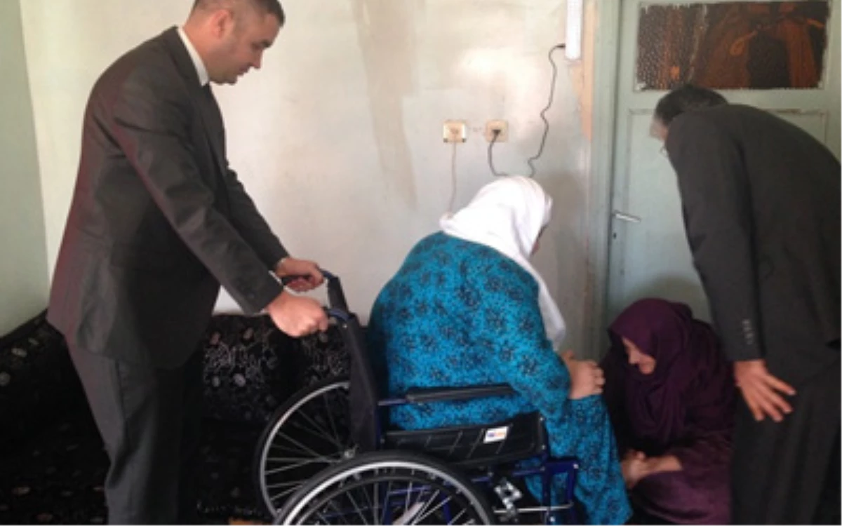 Ceylanpınar\'da Suriyeli Kıza Tekerlekli Sandalye Desteği