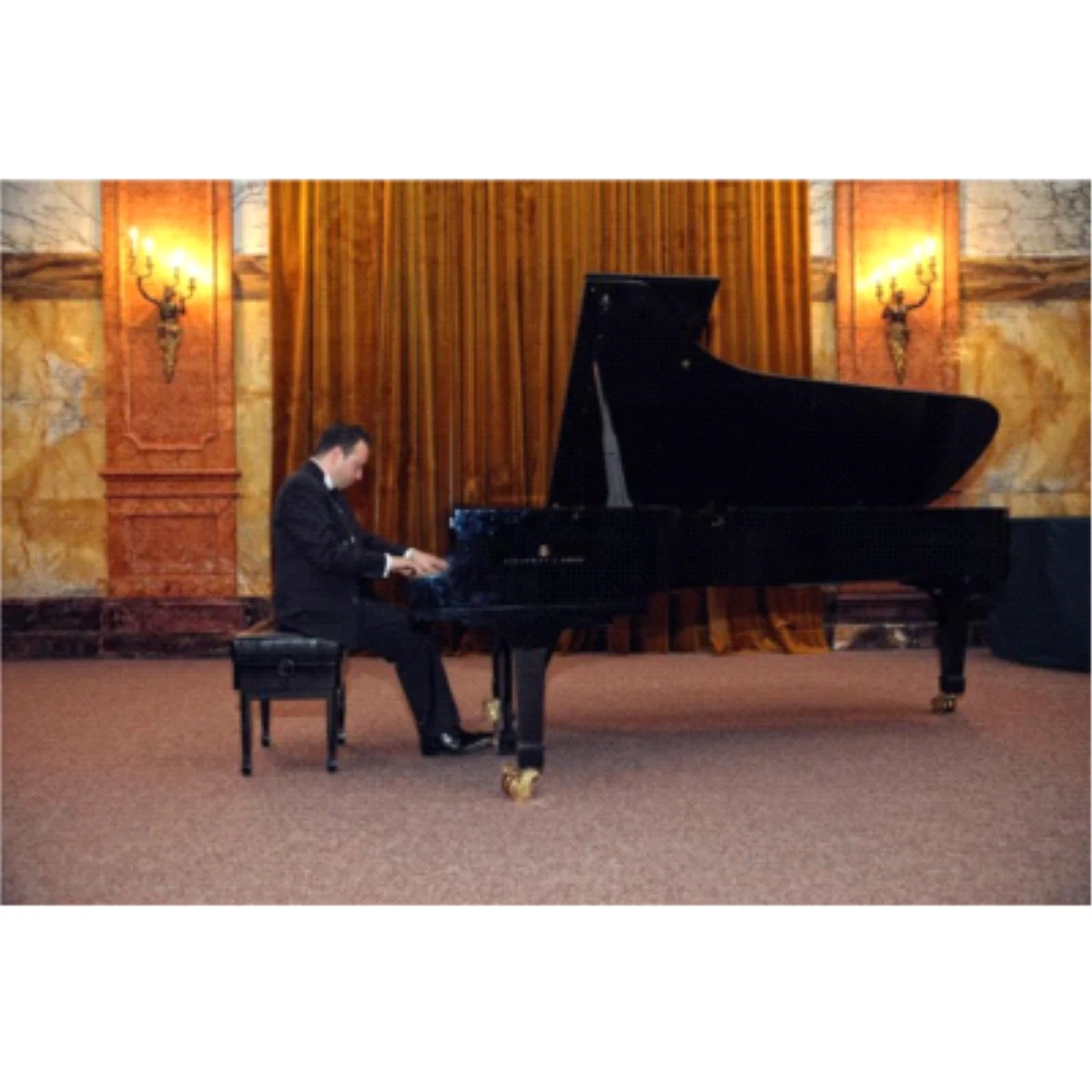 Ünlü Piyano Virtüözü Şevki Karayel Sanatseverleri Crr Konser Salonu\'nda Buluşturacak