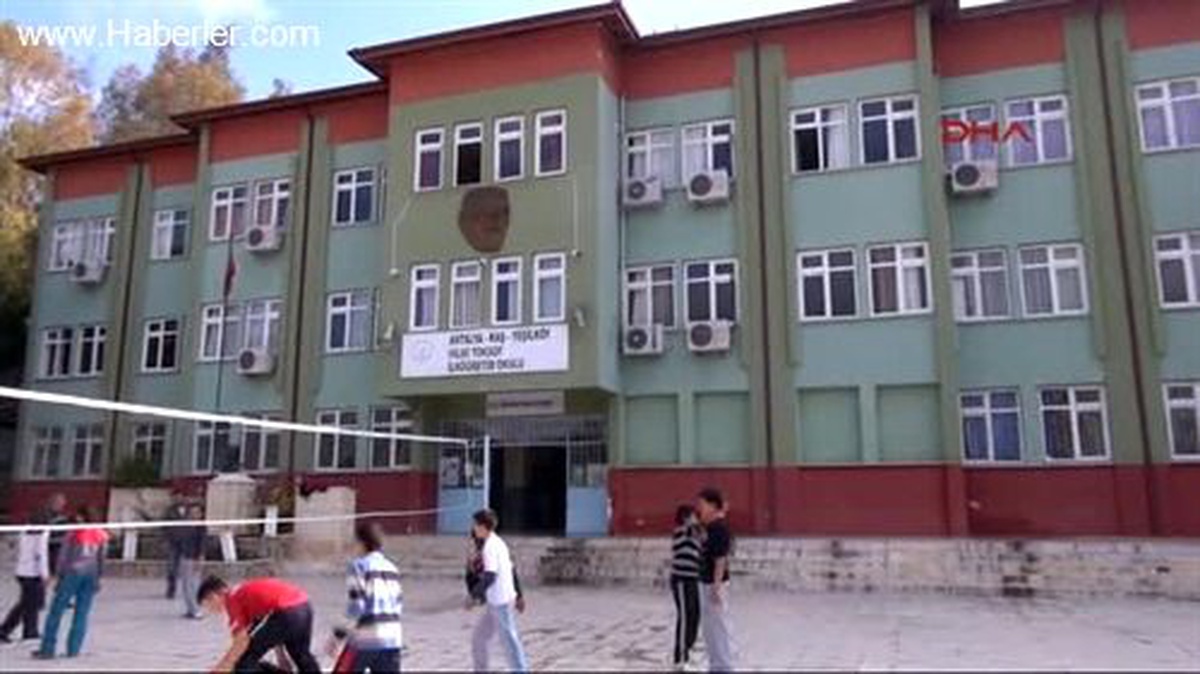 11)kaynar Kazana Düşen Hümeyra, Yardım Eli Bekliyor
