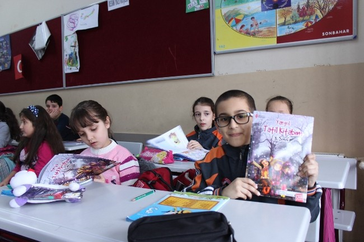 40 Bin Öğrenciye Renkli Yarıyıl Tatil Hediyesi