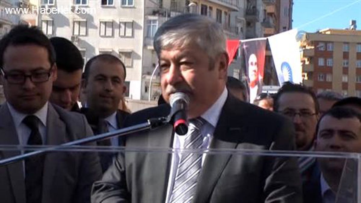 Antalya\'da Uğur Mumcu Heykelinin Açılışı Yapıldı