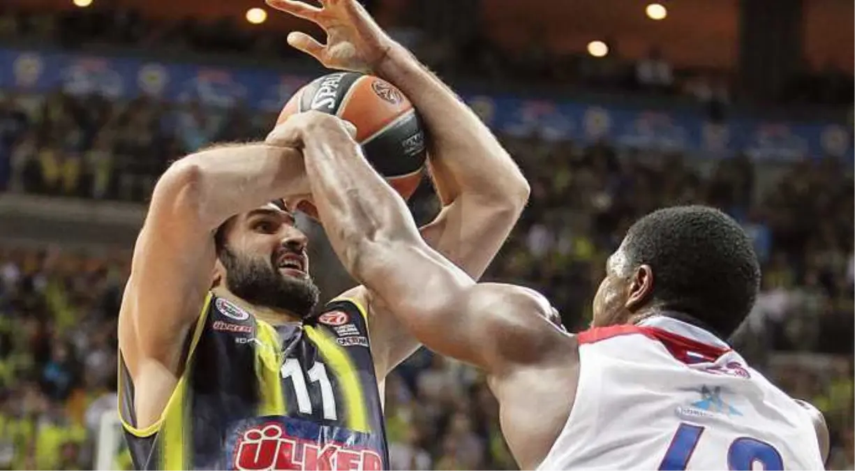 Fenerbahçe Ülker: 77 Panathinaikos: 72