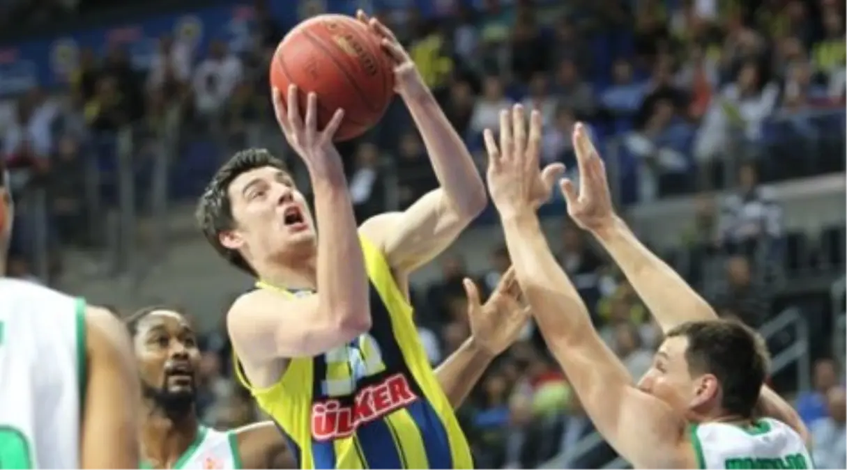 Fenerbahçe Ülker, Panathinaikos\'u 77 - 72 Mağlup Etti