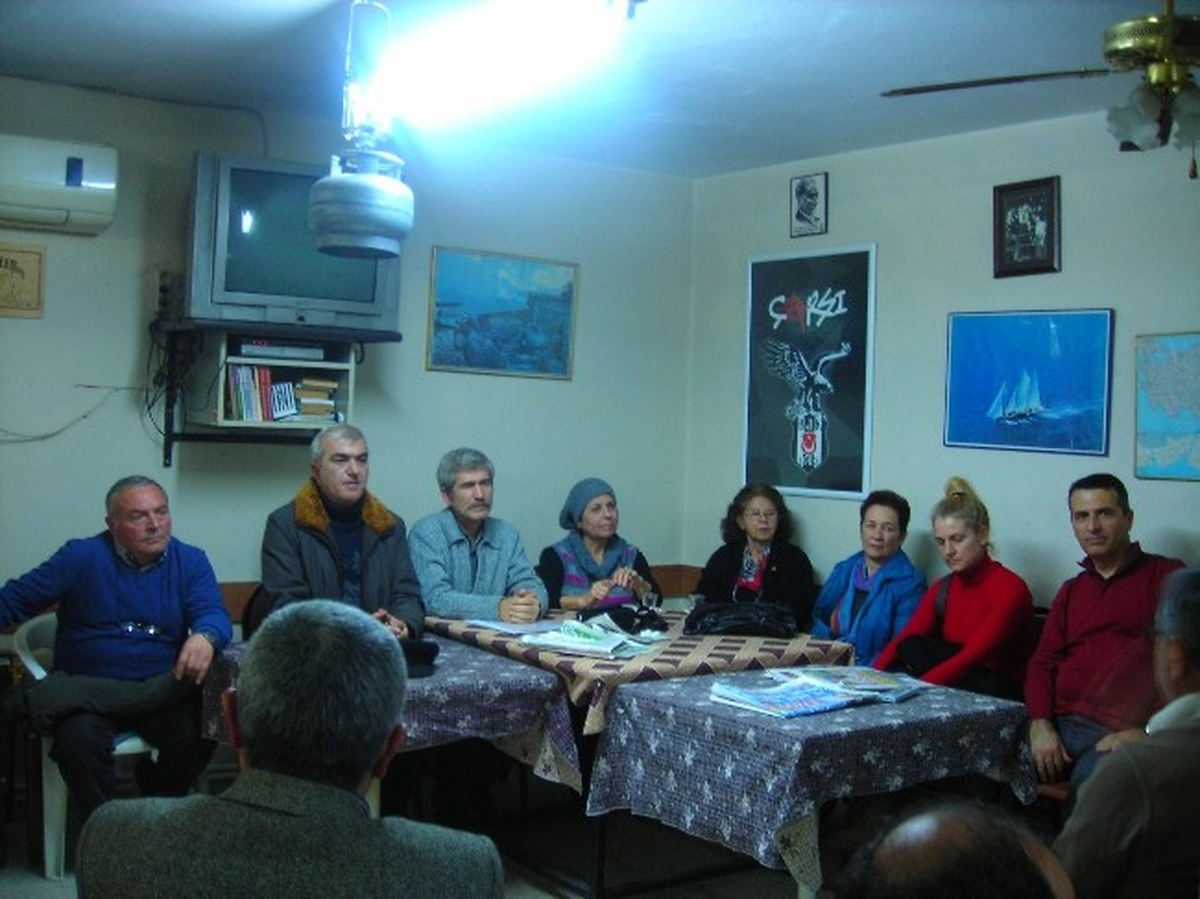 İşçi Partili Akay, Bademler Köyü\'nü Ziyaret Etti