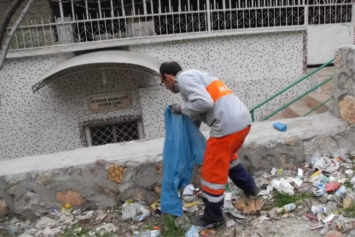 İzmit\'te Cami Çevrelerinde Kapsamlı Temizlik Yapılıyor